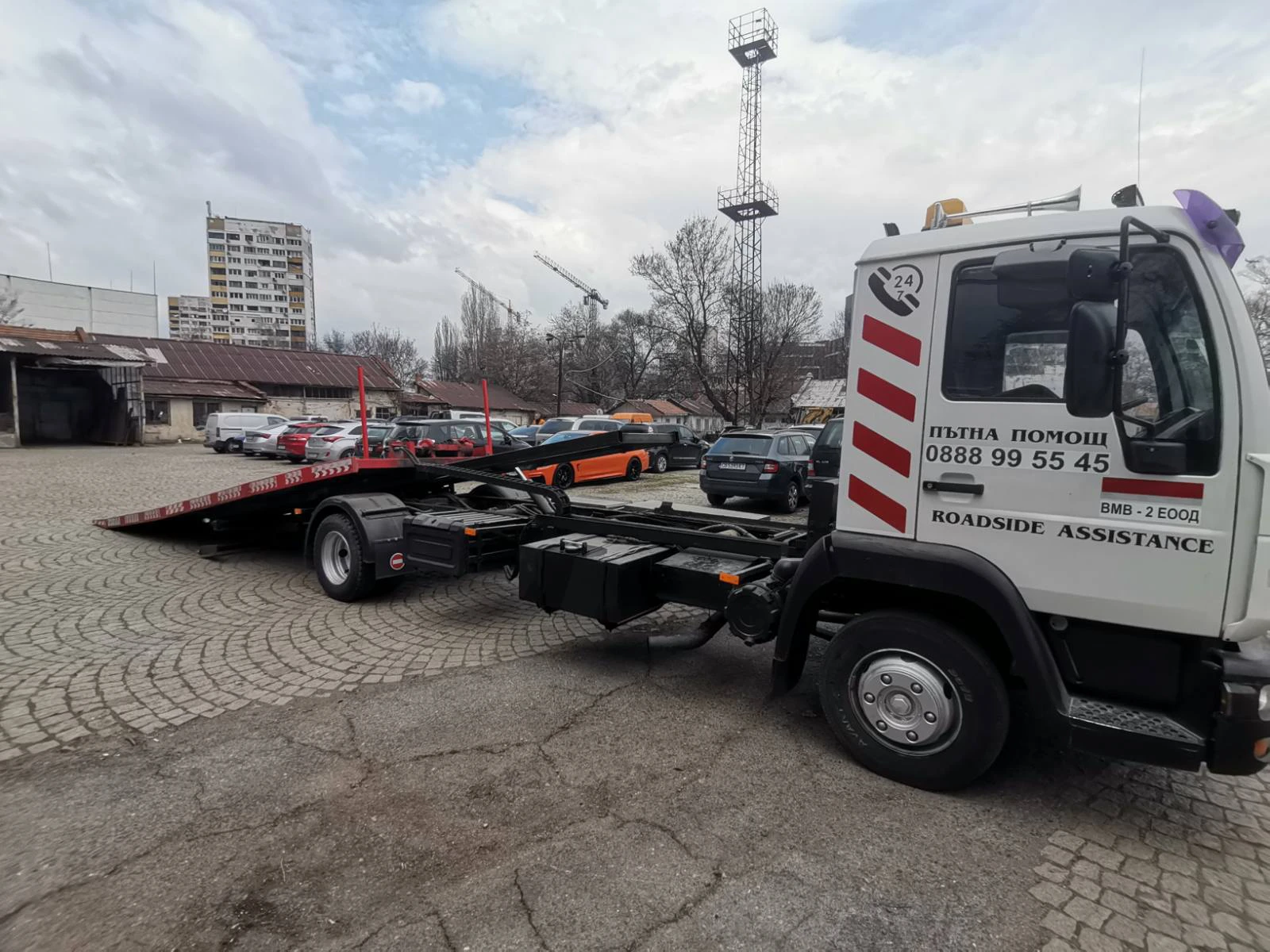 Свалена платформа за репатриране на автомобил