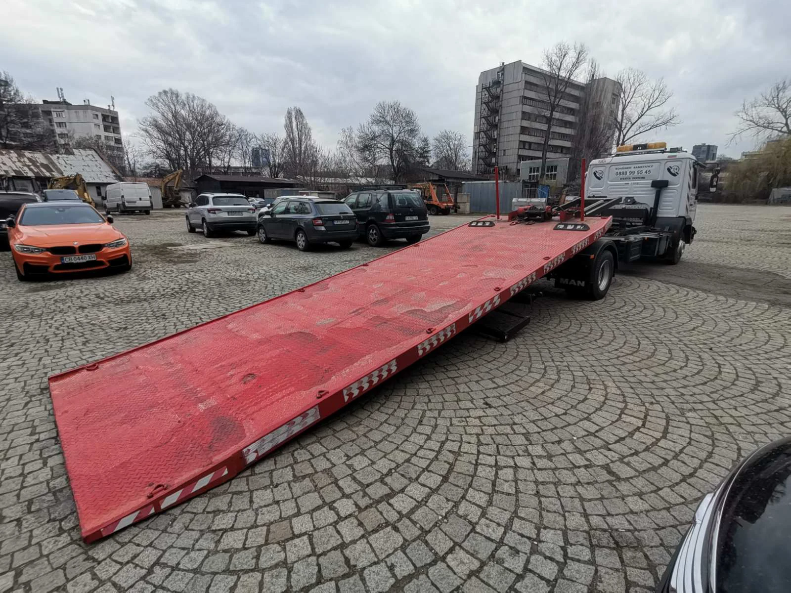 Платформата отблизо